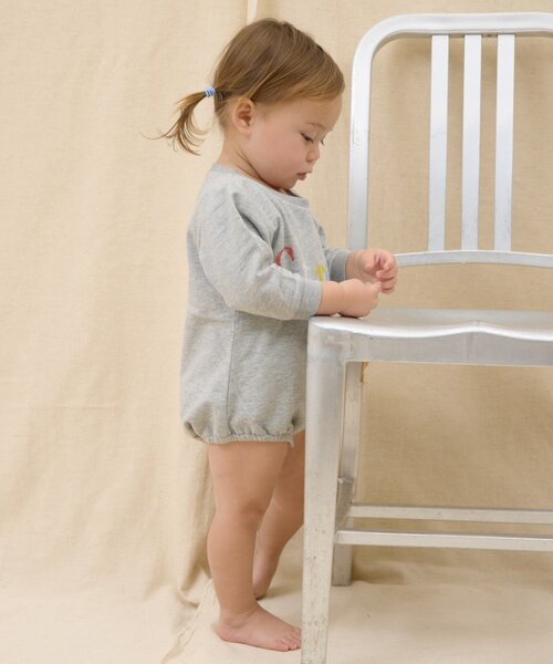 CIAOPANIC TYPY(チャオパニックティピー)の「【BABY】ミニ裏毛かすれカラーロゴロンパース(Tシャツ/カットソー・キッズ・サックスブルー/グレー/イエロー・80)」の8枚目の写真