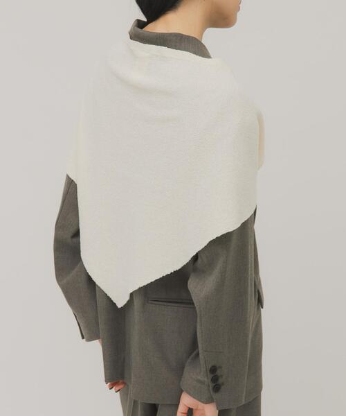 KBF（ケイビーエフ）の「ミニブークレトライアングルスカーフ（バンダナ/スカーフ・レディース・チャコールグレー/アイボリー・ONE）」の4枚目の写真