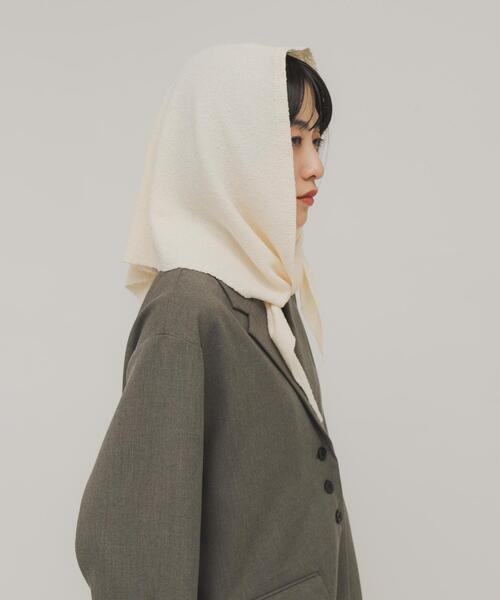 KBF（ケイビーエフ）の「ミニブークレトライアングルスカーフ（バンダナ/スカーフ・レディース・チャコールグレー/アイボリー・ONE）」の5枚目の写真