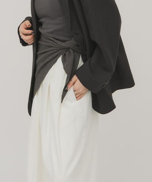 KBF（ケイビーエフ）の「ミニブークレトライアングルスカーフ（バンダナ/スカーフ・レディース・チャコールグレー/アイボリー・ONE）」の12枚目の写真