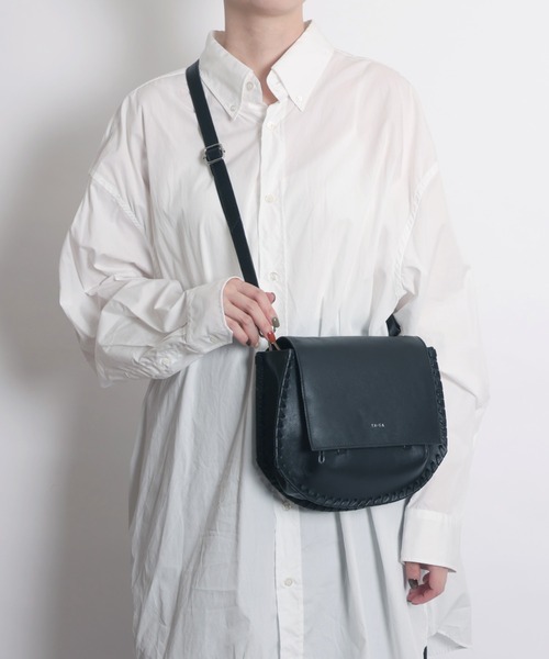 YArKA（ヤーカ）の「【YArKA/ヤーカ】real leather lace up 2way round bottom bag [lumm4] / レースアップ2ウェイラウンドバッグ（ハンドバッグ・レディース・ブラック・FREE）」の13枚目の写真