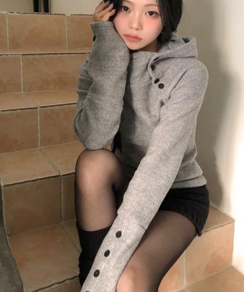 VIVID LADY(ビビッドレディー)の「スリーブボタン付き フーディニットトップス(ニット/セーター・レディース・ブラウン/チャコールグレー/グレー/アイボリー・FREE)」の9枚目の写真