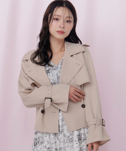 JILL by JILL STUART（ジルバイジルスチュアート）の「スタンドカラーショートトレンチコート（トレンチコート・レディース・ホワイト/ベージュ/ピンク・SMALL/MEDIUM）」の10枚目の写真