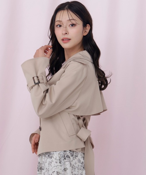 JILL by JILL STUART（ジルバイジルスチュアート）の「スタンドカラーショートトレンチコート（トレンチコート・レディース・ホワイト/ベージュ/ピンク・SMALL/MEDIUM）」の11枚目の写真