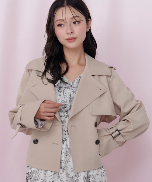 JILL by JILL STUART（ジルバイジルスチュアート）の「スタンドカラーショートトレンチコート（トレンチコート・レディース・ホワイト/ベージュ/ピンク・SMALL/MEDIUM）」の6枚目の写真