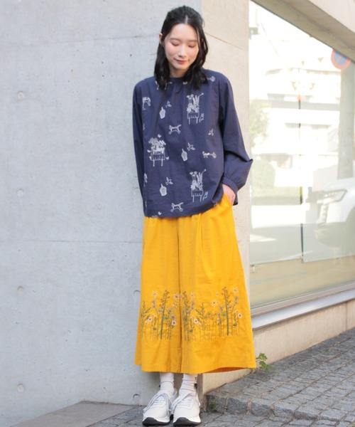 SUPER HAKKA(スーパーハッカ)の「セルロースコットンストレッチ ステムペタルスケッチ刺繍ワイドパンツ(その他パンツ・レディース・イエロー/ネイビー/ブルー・FREE)」の7枚目の写真