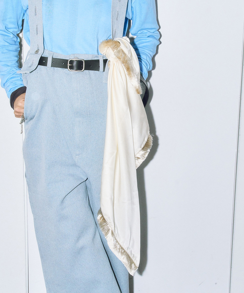 TOGA PULLA(トーガ プルラ)の「TOGA PULLA FRINGE SCARF TZ261-AD975:スカーフ(バンダナ/スカーフ・レディース・アイボリー/ブラック・FREE)」の2枚目の写真