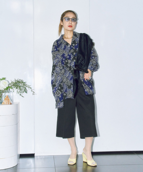 TOGA PULLA(トーガ プルラ)の「TOGA PULLA FRINGE SCARF TZ261-AD975:スカーフ(バンダナ/スカーフ・レディース・アイボリー/ブラック・FREE)」の4枚目の写真