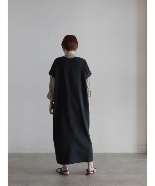 FIL DE FER(フィルデフェール)の「リネンミックスヘリンボーン Vネックカフタンワンピース(ワンピース・レディース・ブラック/ダークブラウン・FREE)」の10枚目の写真