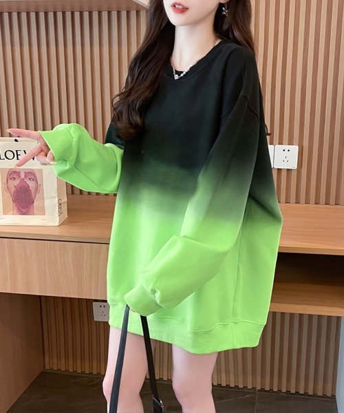Flugge（フラッジー）の「グラデーションスウェット（スウェット・レディース・グリーン/パープル・MEDIUM/LARGE）」の2枚目の写真