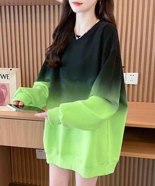Flugge（フラッジー）の「グラデーションスウェット（スウェット・レディース・グリーン/パープル・MEDIUM/LARGE）」の4枚目の写真