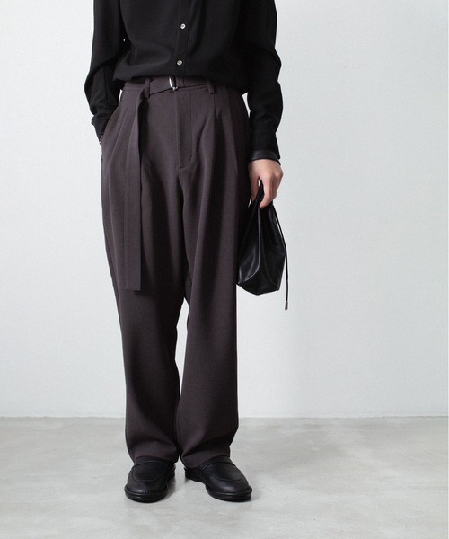 ATTACHMENT（アタッチメント）の「【 直営店・ZOZOTOWN限定 】シンセティックレザー スモールバケットバッグ / SYNTHETIC LEATHER SMALL BUCKET BAG（ショルダーバッグ・メンズ・グレー/ダークブラウン/ブラック・ONE SIZE）」の4枚目の写真