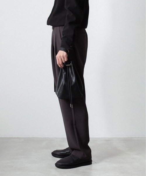 ATTACHMENT（アタッチメント）の「【 直営店・ZOZOTOWN限定 】シンセティックレザー スモールバケットバッグ / SYNTHETIC LEATHER SMALL BUCKET BAG（ショルダーバッグ・メンズ・グレー/ダークブラウン/ブラック・ONE SIZE）」の5枚目の写真