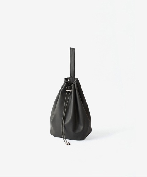 ATTACHMENT(アタッチメント)の「【 直営店・ZOZOTOWN限定 】シンセティックレザー スモールバケットバッグ / SYNTHETIC LEATHER SMALL BUCKET BAG(ショルダーバッグ・メンズ・グレー/ダークブラウン/ブラック・ONE SIZE)」の14枚目の写真