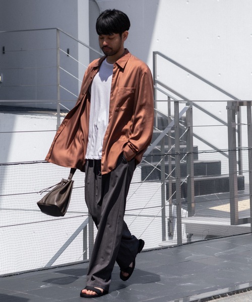 ATTACHMENT(アタッチメント)の「【 直営店・ZOZOTOWN限定 】シンセティックレザー スモールバケットバッグ / SYNTHETIC LEATHER SMALL BUCKET BAG(ショルダーバッグ・メンズ・グレー/ダークブラウン/ブラック・ONE SIZE)」の7枚目の写真