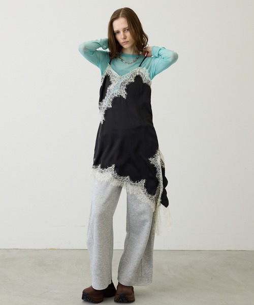 uyu.（ウユ）の「【華やかに揺れる】アシンメトリーレースワンピース（ワンピース・レディース・ブラック×ホワイト/ホワイト×ブラック/ブラック・FREE）」の4枚目の写真