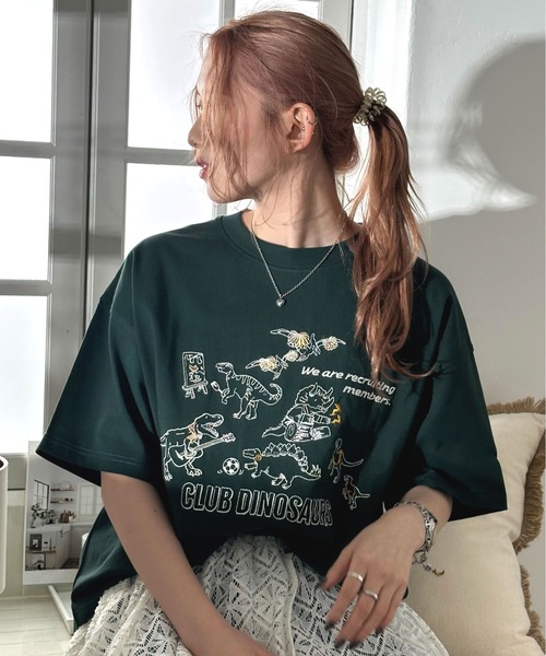 DOUBLE NAME（ダブルネーム）の「部活恐竜刺しゅうTEE（Tシャツ/カットソー・レディース・グリーン/オレンジ/オフホワイト・FREE）」の5枚目の写真
