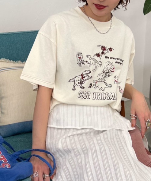 DOUBLE NAME（ダブルネーム）の「部活恐竜刺しゅうTEE（Tシャツ/カットソー・レディース・グリーン/オレンジ/オフホワイト・FREE）」の17枚目の写真