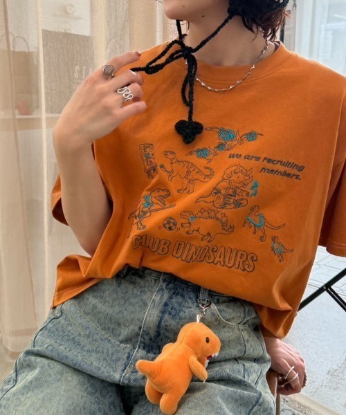 DOUBLE NAME（ダブルネーム）の「部活恐竜刺しゅうTEE（Tシャツ/カットソー・レディース・グリーン/オレンジ/オフホワイト・FREE）」の13枚目の写真