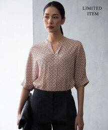 ICB（アイシービー）の「BackSatinAmunzen 5分袖キーネックブラウス（シャツ/ブラウス）」