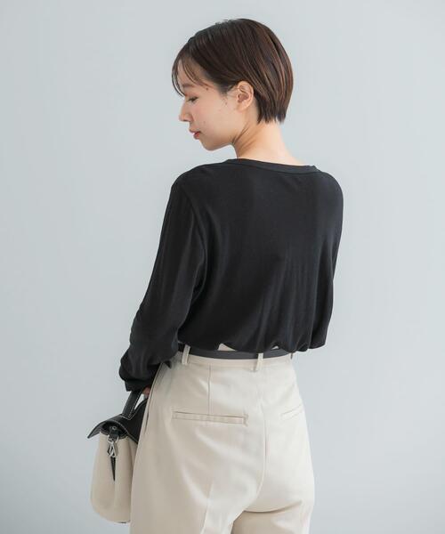 URBAN RESEARCH ROSSO WOMEN（アーバンリサーチ　ロッソ）の「シルク混ドッキングカットソー（Tシャツ/カットソー・レディース・ベージュ系その他/オフホワイト/ブラック・FREE）」の19枚目の写真