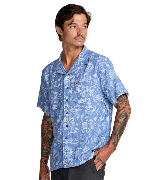 RVCA(ルーカ)の「RVCA メンズ ALVAREZ ALOHA SS 半袖シャツ 【2026年春夏モデル】(シャツ/ブラウス・メンズ・ライトブルー・SMALL/MEDIUM/LARGE/X-LARGE)」の1枚目の写真