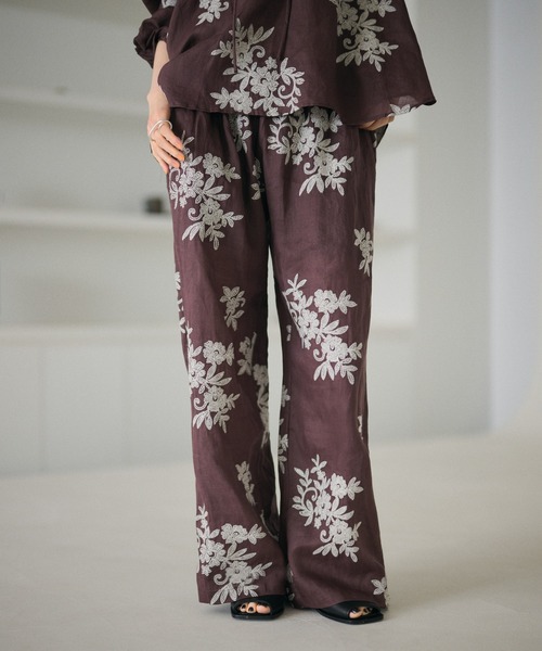 LAULEN(ローレン)の「ramie botanical embroidery wide pants /ラミーボタニカル刺繍ワイドパンツ(その他パンツ・レディース・アイボリー/ブラウン・FREE)」の1枚目の写真