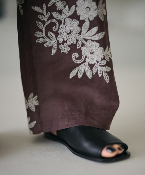 LAULEN(ローレン)の「ramie botanical embroidery wide pants /ラミーボタニカル刺繍ワイドパンツ(その他パンツ・レディース・アイボリー/ブラウン・FREE)」の6枚目の写真