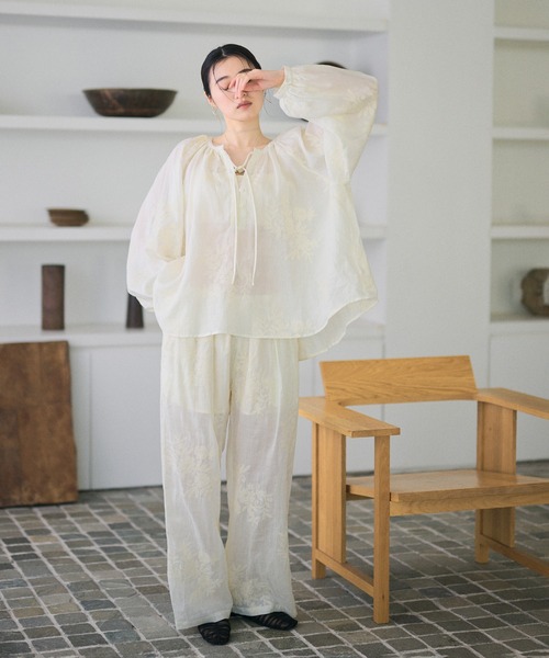 LAULEN(ローレン)の「ramie botanical embroidery wide pants /ラミーボタニカル刺繍ワイドパンツ(その他パンツ・レディース・アイボリー/ブラウン・FREE)」の7枚目の写真