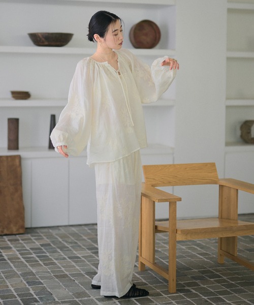 LAULEN(ローレン)の「ramie botanical embroidery wide pants /ラミーボタニカル刺繍ワイドパンツ(その他パンツ・レディース・アイボリー/ブラウン・FREE)」の8枚目の写真