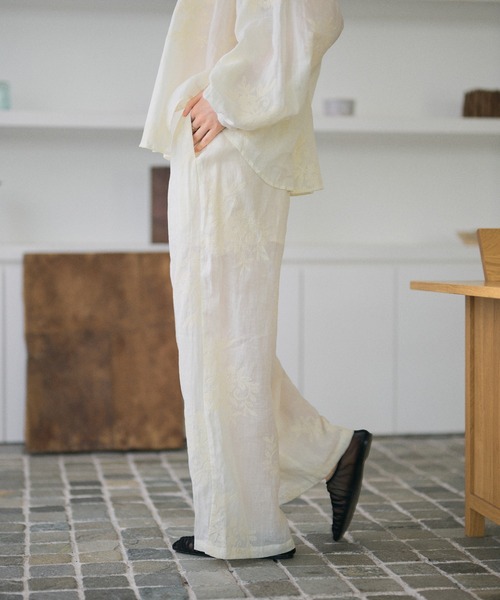 LAULEN(ローレン)の「ramie botanical embroidery wide pants /ラミーボタニカル刺繍ワイドパンツ(その他パンツ・レディース・アイボリー/ブラウン・FREE)」の9枚目の写真