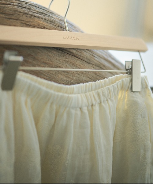 LAULEN(ローレン)の「ramie botanical embroidery wide pants /ラミーボタニカル刺繍ワイドパンツ(その他パンツ・レディース・アイボリー/ブラウン・FREE)」の13枚目の写真