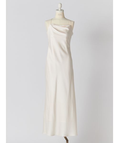 SNIDEL（スナイデル）の「ハンマーサテンキャミワンピース（ワンピース・レディース・ブラック/ブラウン/オフホワイト・1/0）」の9枚目の写真