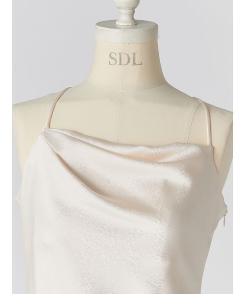 SNIDEL（スナイデル）の「ハンマーサテンキャミワンピース（ワンピース・レディース・ブラック/ブラウン/オフホワイト・1/0）」の12枚目の写真