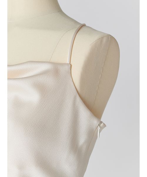 SNIDEL（スナイデル）の「ハンマーサテンキャミワンピース（ワンピース・レディース・ブラック/ブラウン/オフホワイト・1/0）」の6枚目の写真