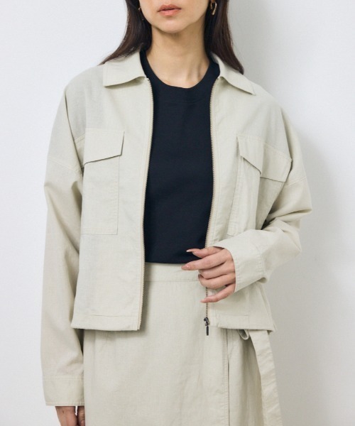 AZUL by moussy(アズールバイマウジー)の「ソフトリネンステンカラーショートブルゾン 春服 秋服(ブルゾン・レディース・ブラック/ライトベージュ/カーキ・FREE)」の2枚目の写真