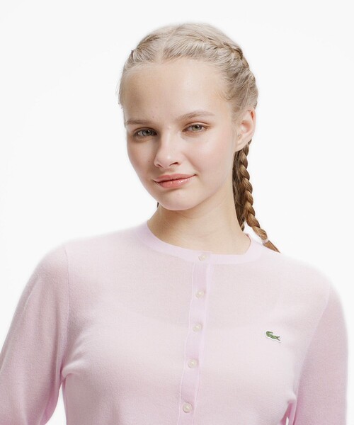 LACOSTE(ラコステ)の「丸首ラメ クロップド丈 ハイゲージニットカーディガン(カーディガン/ボレロ・レディース・ピンク/ライトグリーン/オフホワイト・40/38/36/34)」の6枚目の写真
