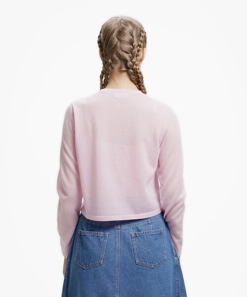LACOSTE(ラコステ)の「丸首ラメ クロップド丈 ハイゲージニットカーディガン(カーディガン/ボレロ・レディース・ピンク/ライトグリーン/オフホワイト・40/38/36/34)」の7枚目の写真