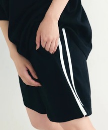 merrylatte（メリーラテ）の「ライン入りショートパンツ【IROHANI】（スウェットパンツ）」