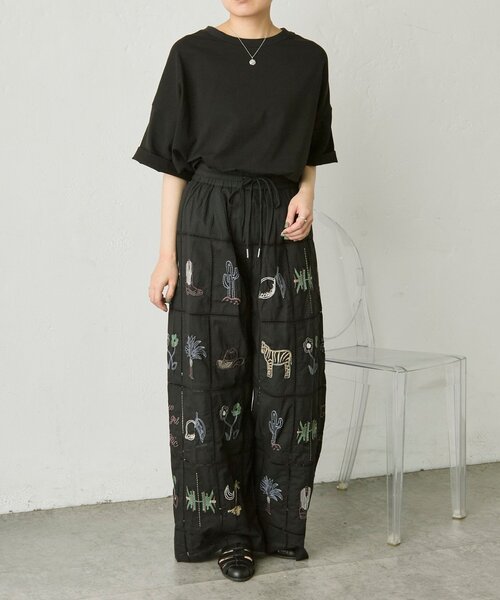 ear PAPILLONNER（イアパピヨネ）の「パッチワーク刺しゅうパンツ【SUM1 STYLE】（その他パンツ・レディース・ブラック/ホワイト・FREE）」の2枚目の写真