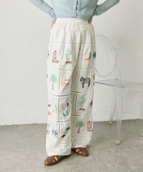 ear PAPILLONNER（イアパピヨネ）の「パッチワーク刺しゅうパンツ【SUM1 STYLE】（その他パンツ・レディース・ブラック/ホワイト・FREE）」の3枚目の写真