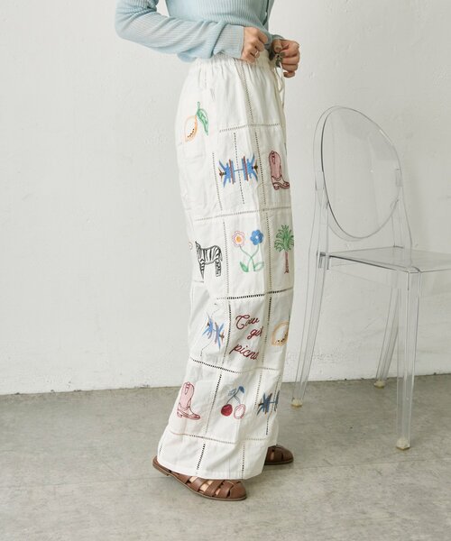 ear PAPILLONNER（イアパピヨネ）の「パッチワーク刺しゅうパンツ【SUM1 STYLE】（その他パンツ・レディース・ブラック/ホワイト・FREE）」の4枚目の写真
