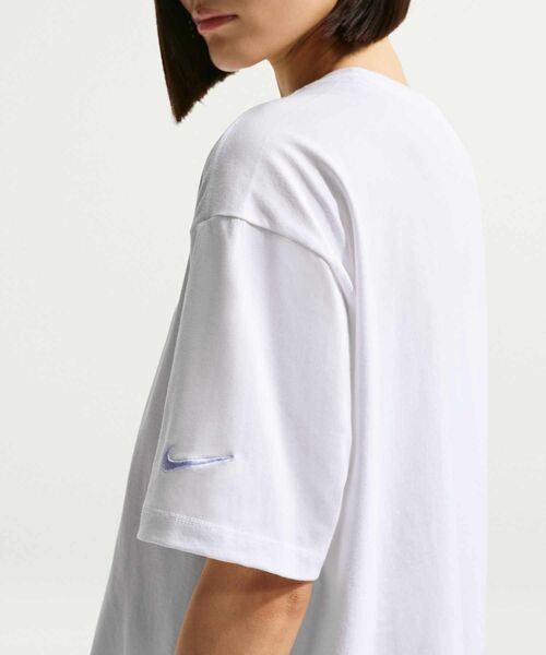 NIKE(ナイキ)の「ナイキ スポーツウェア ウィメンズ オーバーサイズド Tシャツ / Nike Sportswear Women's Oversized T-Shirt IR6969-100 White(Tシャツ/カットソー・レディース・ホワイト・L/XS/XL/S/M)」の12枚目の写真
