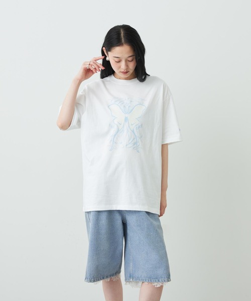 NIKE(ナイキ)の「ナイキ スポーツウェア ウィメンズ オーバーサイズド Tシャツ / Nike Sportswear Women's Oversized T-Shirt IR6969-100 White(Tシャツ/カットソー・レディース・ホワイト・L/XS/XL/S/M)」の9枚目の写真