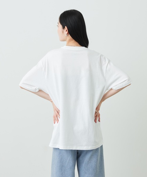 NIKE(ナイキ)の「ナイキ スポーツウェア ウィメンズ オーバーサイズド Tシャツ / Nike Sportswear Women's Oversized T-Shirt IR6969-100 White(Tシャツ/カットソー・レディース・ホワイト・L/XS/XL/S/M)」の3枚目の写真