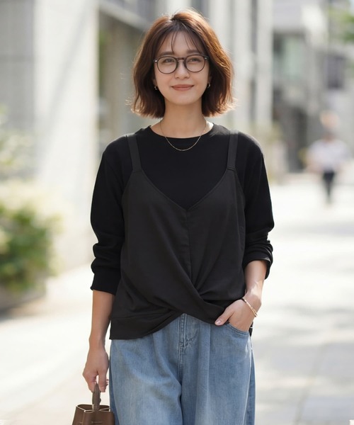 STYLE DELI(スタイルデリ)の「クロスベストレイヤードカットソー(Tシャツ/カットソー・レディース・ブラック/ホワイト・FREE)」の2枚目の写真