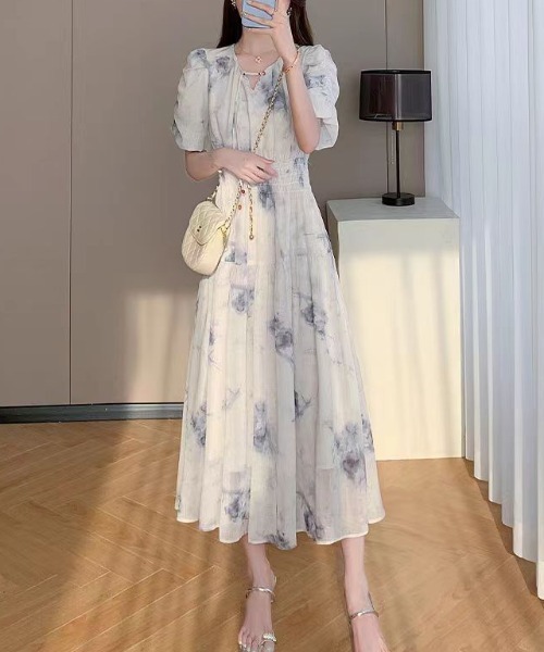 LUCPY(ラクピー)の「シアーフラワープリントウエストマークワンピース(ワンピース・レディース・ホワイト・X-LARGE/LARGE/MEDIUM/SMALL)」の1枚目の写真