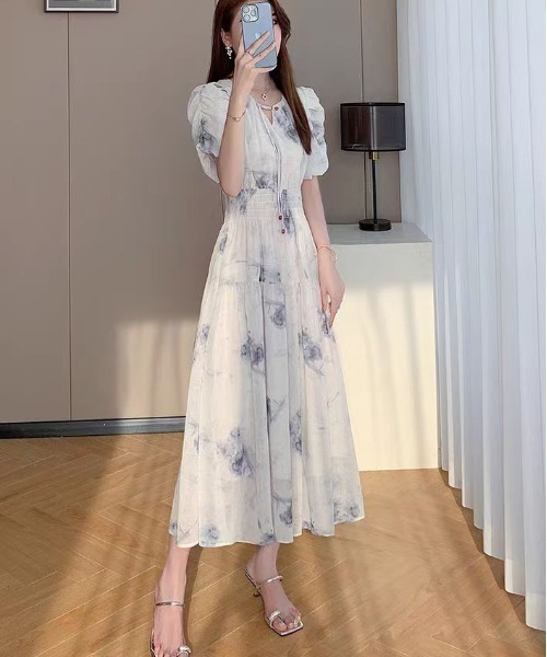 LUCPY(ラクピー)の「シアーフラワープリントウエストマークワンピース(ワンピース・レディース・ホワイト・X-LARGE/LARGE/MEDIUM/SMALL)」の2枚目の写真