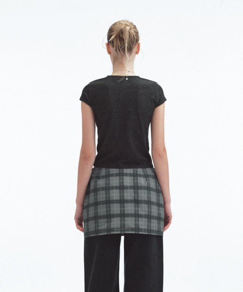 Rest&Recreation(レストアンドレクリエーション)の「SLIT NECK T-SHIRT - BLACK(Tシャツ/カットソー・レディース・その他・ONE)」の5枚目の写真