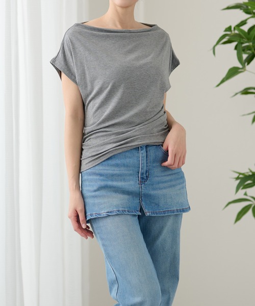 DAYRA(デイラ)の「ドレープ 半袖 ボートネック カットソー(Tシャツ/カットソー・レディース・グリーン/アイボリー/イエロー/ブラック/グレー/ホワイト・FREE)」の4枚目の写真